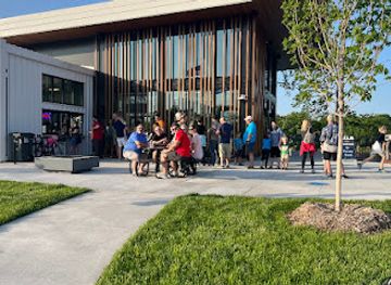 minnesota/mississippi-river/shop/cullens-ice-cream-on-the-river