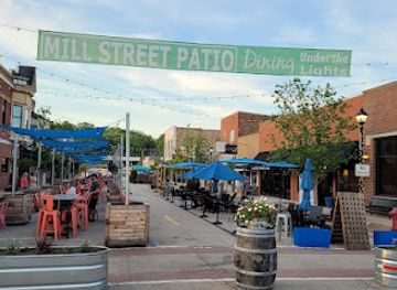 illinois/starved-rock-state-park/shop/bruce-ollie-s-ice-cream-specialty-coffee-deli