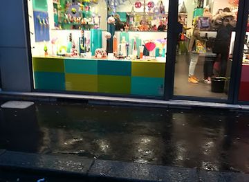 france/tours/shop/pylones