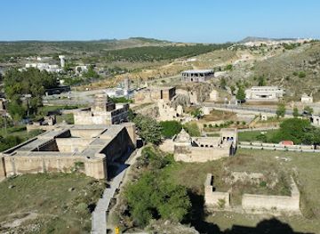 pakistan/pothohar-plateau/shop/katas-raj-temple-complex