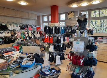 hungary/transdanubia/shop/fehernemu-uzlet