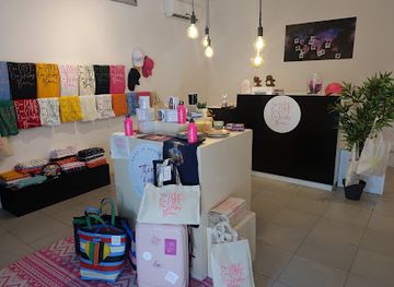 benin/cotonou/haie-vive/shop/one-by-b-benin-souvenirs