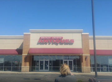 illinois/corn-belt/shop/bronze-giraffe-antiques