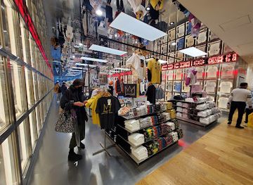 japan/bungo/shop/uniqlo-ginza-flagship-store