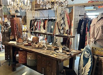 michigan/muskegon/shop/pine-street-vintage-boutique
