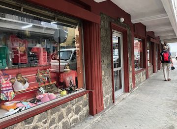 seychelles/port-glaud/shop/lg-brandshop-goodluck-kannus