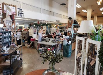 california/bakersfield/shop/the-vintage-home-antique-gallery