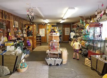 massachusetts/franklin-county/shop/rock-fossil-dinosaur-shop