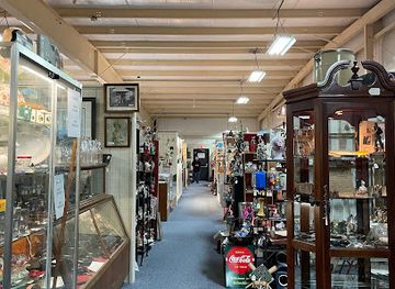 maryland/catoctin-mountain-area/shop/antique-crossroads