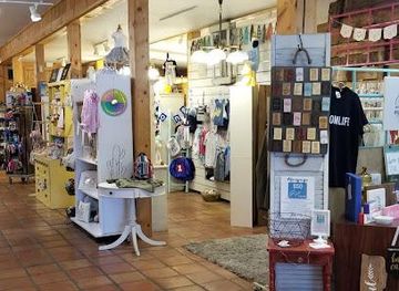 texas/central-texas/shop/shoppes-on-main-boutique-marketplace-cafe