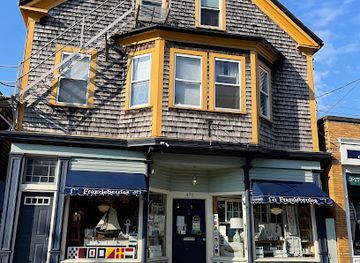 rhode-island/burlingame-state-park/shop/frazzleberries-newport-s-country-store