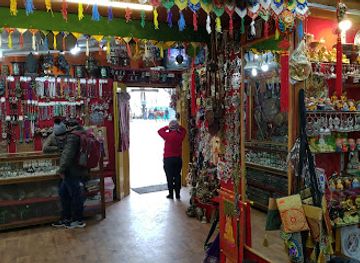 india/darjeeling/tiger-hill/shop/tibet-arts