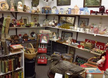 missouri/jefferson-city/shop/yellow-moon-antique-mall