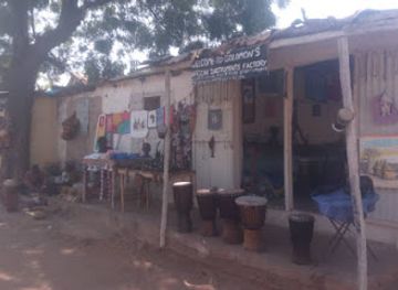 the-gambia/bakau/shop/solomon-s-african-arts-and-instruments-store