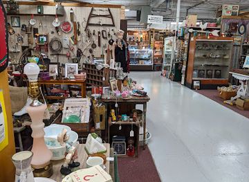 michigan/southwest-michigan/shop/picker-s-paradise-antique-mall