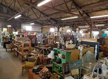 texas/beaumont/shop/baw-resale-and-interiors-llc-beaumont-antique-warehouse
