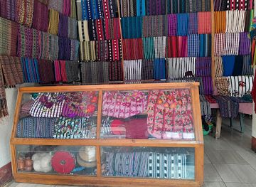 guatemala/lake-atitlan/shop/tienda-de-maria-textiles