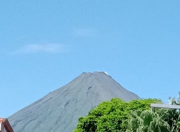 costa-rica/arenal-volcano-area/shop/artesanias-frans-things-happys