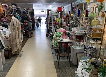 oklahoma/lake-and-trail-country/shop/boggy-bottom-antiques-and-collectibles
