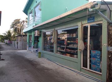 maldives/kaafu-atoll/shop/lovely-store