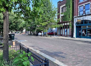 ohio/dayton/oregon-district/shop/eclectic-essentials