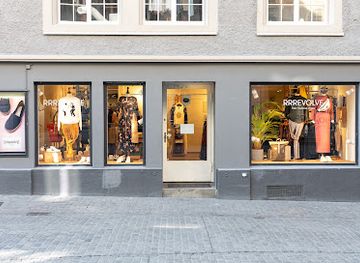 switzerland/zurich/niederdorf/shop/rrrevolve-fair-fashion