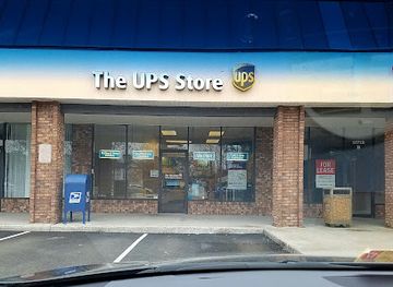 virginia/newport-news/shop/oyster-point-square