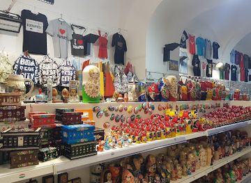 hungary/central-hungary/shop/budapest-souvenir-and-delicatess