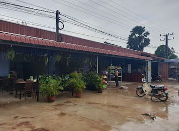 cambodia/kampot/shop/pawleys-shop