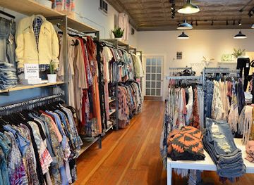 illinois/peoria/shop/random-boutique