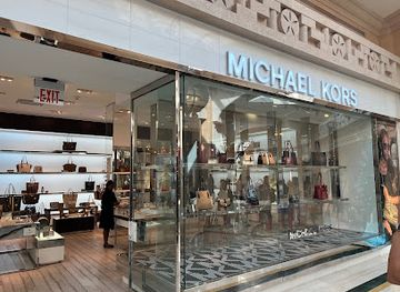 the-bahamas/nassau-and-paradise-island/shop/michael-kors