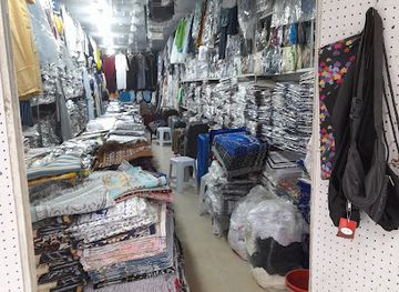 saudi-arabia/mecca/shop/open-market-for-abaya-and-women-clothing