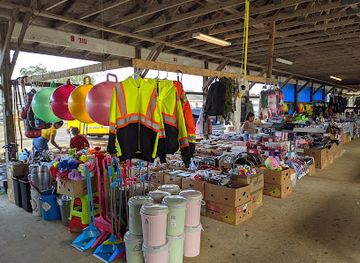 florida/pensacola/shop/t-w-flea-market