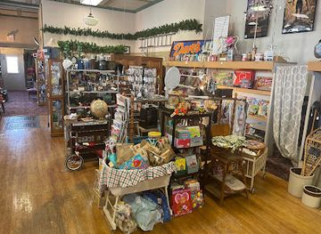 wisconsin/baraboo-range/shop/oak-street-antiques-collectibles-and-mercantile