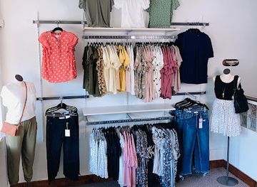 iowa/ankeny/shop/charmed-chic-boutique