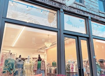 iowa/dubuque/shop/phoebe-s-dressing-room