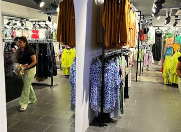 india/delhi/hauz-khas-village/shop/hell-heaven-style