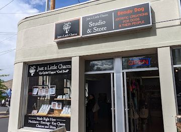 oregon/bend/shop/just-a-little-charm