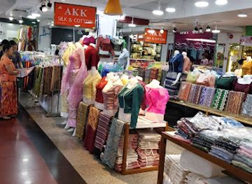 myanmar-burma/golden-rock/shop/taw-win-centre