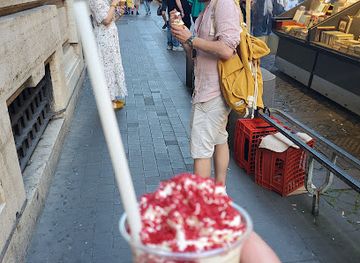 italy/rome/trevi/shop/souvenire-felles-roma