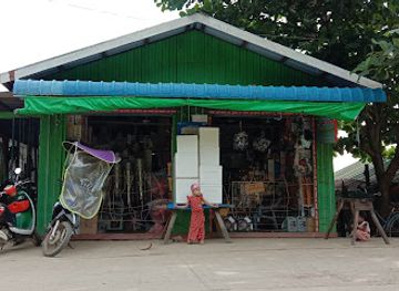 myanmar-burma/ngapali-beach/shop/electric-and-cosmetics-shop