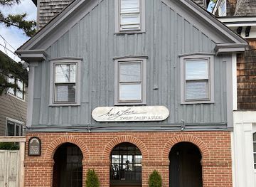 delaware/cape-henlopen-state-park/shop/heidi-lowe-gallery-and-lovely-rings-by-hand