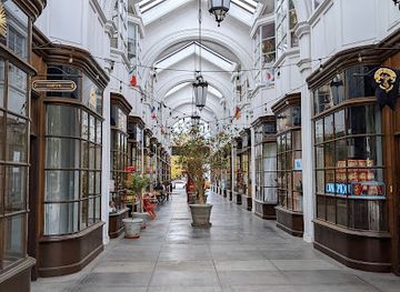 The Shops On Lake Avenue