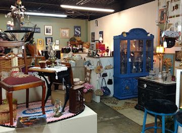 ohio/cincinnati/shop/riverside-centre-antique-mall