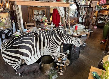 alabama/lake-eufaula/shop/marilynn-collectibles-antiques
