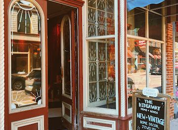 illinois/galena-historic-district/shop/the-hideaway-home-goods