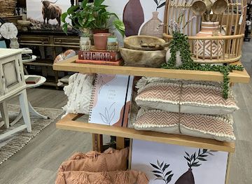 washington/richland/shop/chic-and-unique-furniture