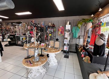 florida/treasure-coast/shop/isle-of-style-consignments-and-gifts-located-in-benjamin-s-studio-free-parking-while-shopping