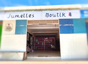 madagascar/ifaty/shop/jumelles-boutik