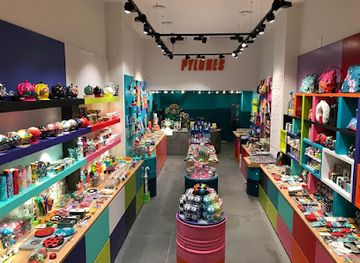 italy/naples/chiaia/shop/pylones-napoli